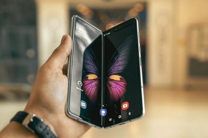 Foldable Smartphones Who Offers What - And Why Does Apple Not Offer Anything